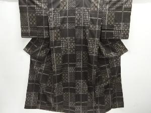 格子に抽象模様織出し本場泥大島紬着物（7マルキ）